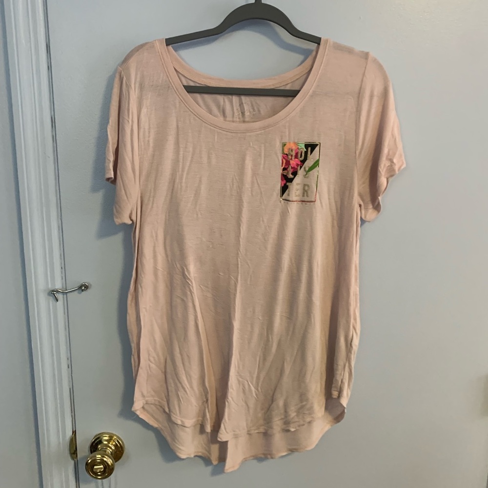 Light pink hollister t shirt